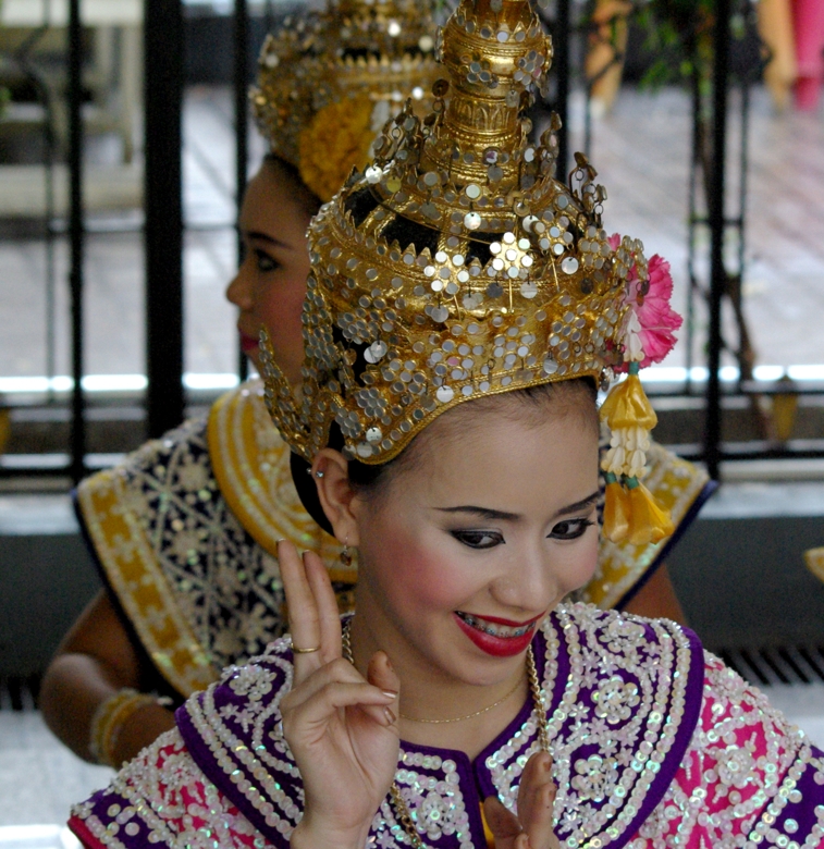 Thai dancer girls